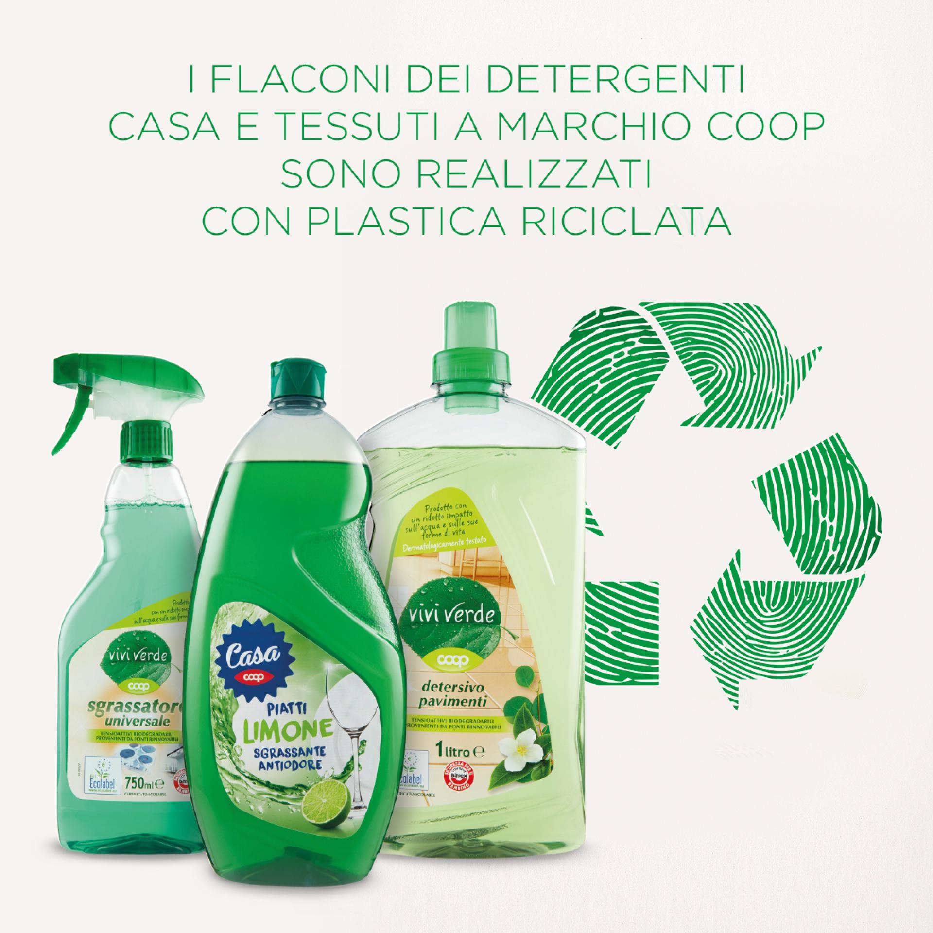 i flaconi dei detergenti casa e tessuti a marchio coop sono realizzati con plastica riciclata